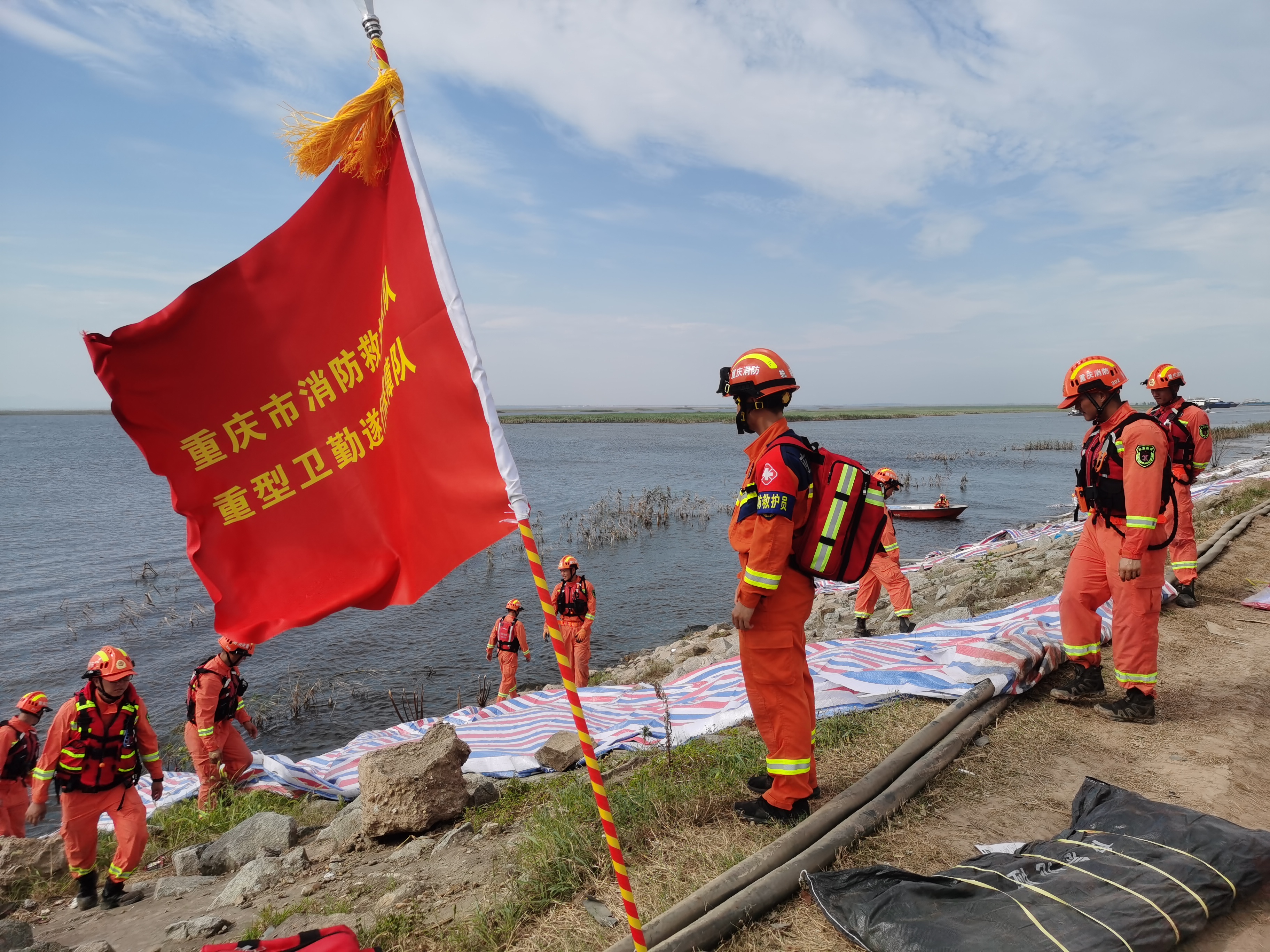 职业健康中心增援湖南华容团洲垸排涝除险